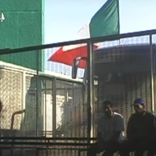 Frontera de Méjico, con migrantes esperando para poder pasar.