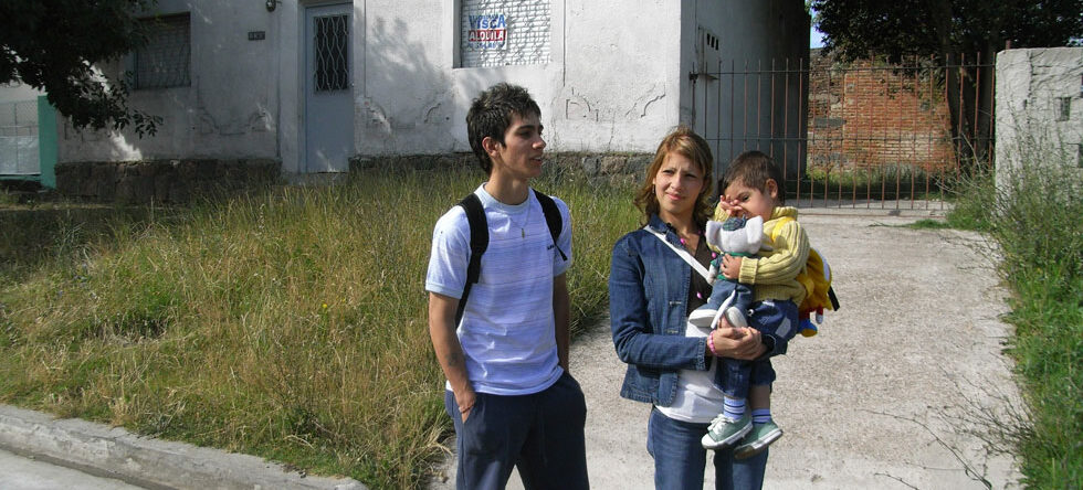 fotograma del documental lejos de acá