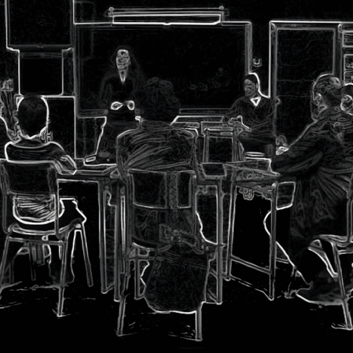 Reunión de padres y madres en un aula escolar durante un debate tenso, con una mujer de pie frente a la pizarra.