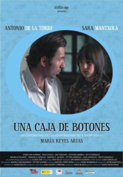 Póster del cortometraje "Una caja de botones" en el que aparece una imagen de los dos protagonistas sobre un fondo azul.
