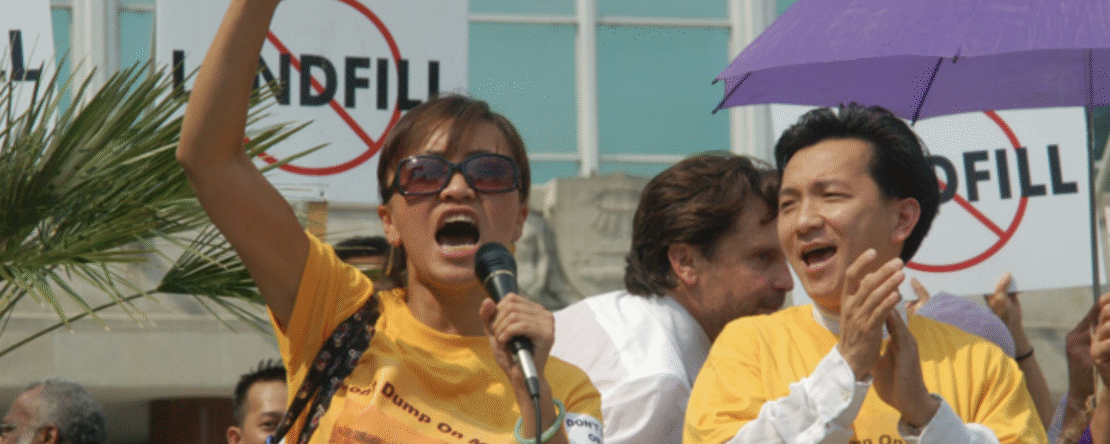 El barrio de Versailles, situado en el este de Nueva Orleans, se convirtió en hogar de refugiados vietnamitas a finales de los años setenta. Tras huir de la guerra, muchas familias comenzaron allí una nueva vida; además, iniciaron un proceso de reconstrucción personal y colectiva.