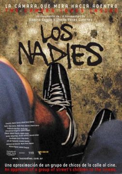 Cartel de Los Nadios, Un zapato pisando el titulo Los nadies el cual es un graffiti