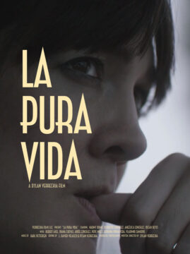 Cartel de la película "La Pura Vida" de Dylan Verrechia, con el rostro de una mujer de perfil.