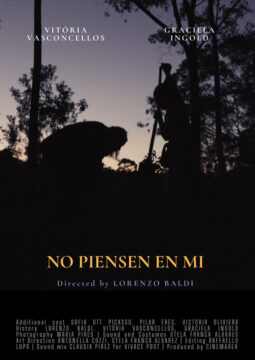 Cartel de la película "No Piensen en Mí", mostrando siluetas de personas en un bosque al atardecer.