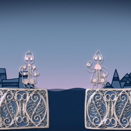 Fotograma del corto Ghariba & Ajeeb. Dos figuras de filigrana metálica. Diseño con formas abstractas.
