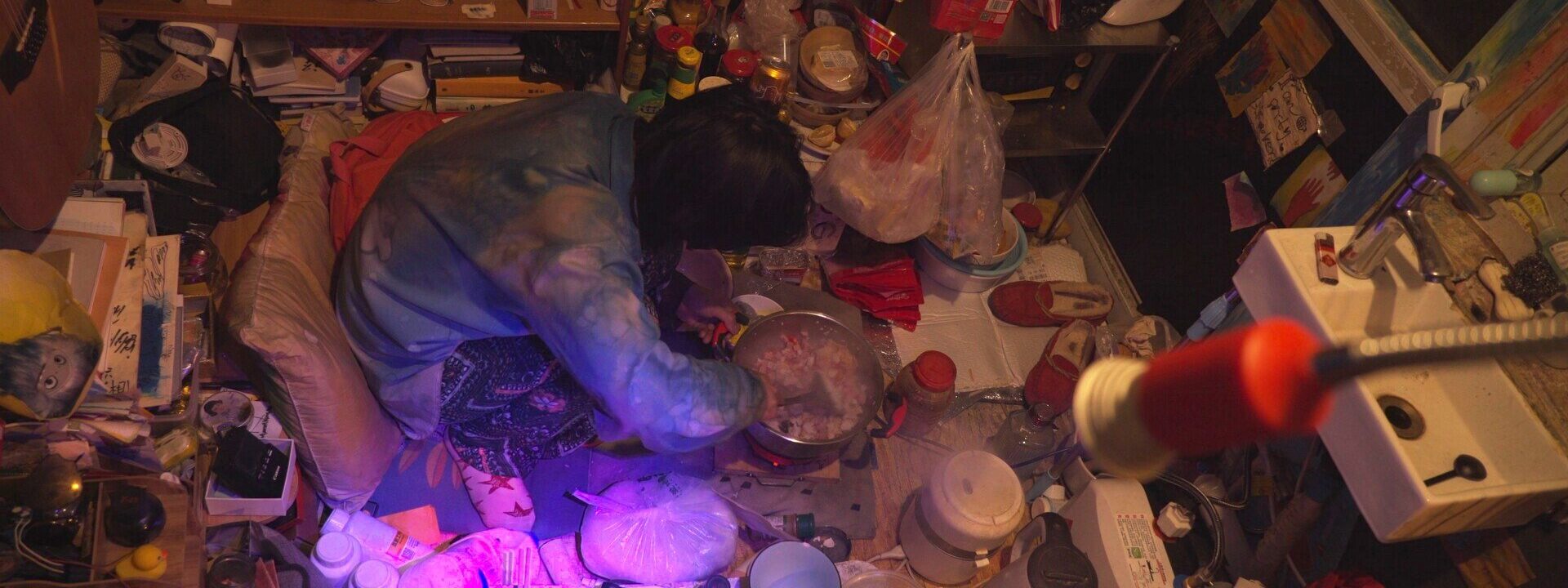 Fotograma de República, documental que cuenta de primera mano como se vive en la zona llamada "Republica".