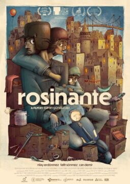 Una familia viaja en una moto entre cajas y objetos, atravesando una ciudad caótica. El cartel promociona la película Rosinante del director Baran Gündüzalp.
